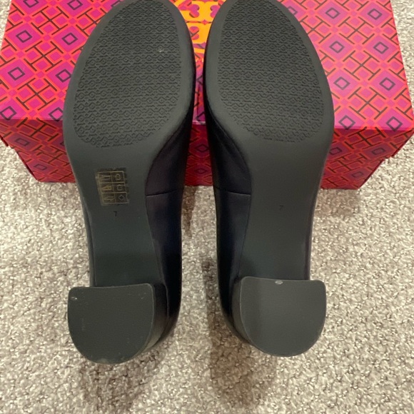 Tory Burch Chelsea Pump - Navy - Picture 7 of 7